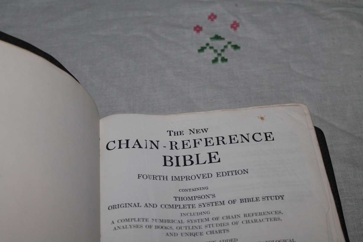 The Chain New reference Bible