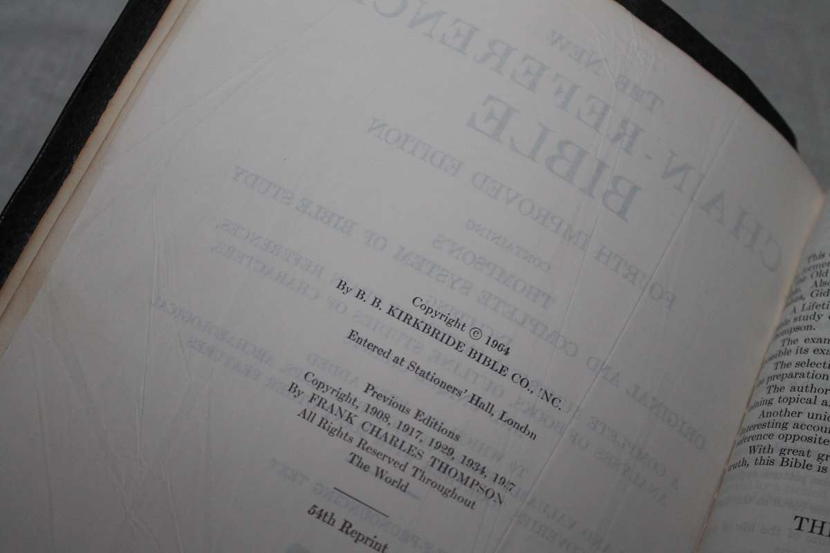 The Chain New reference Bible