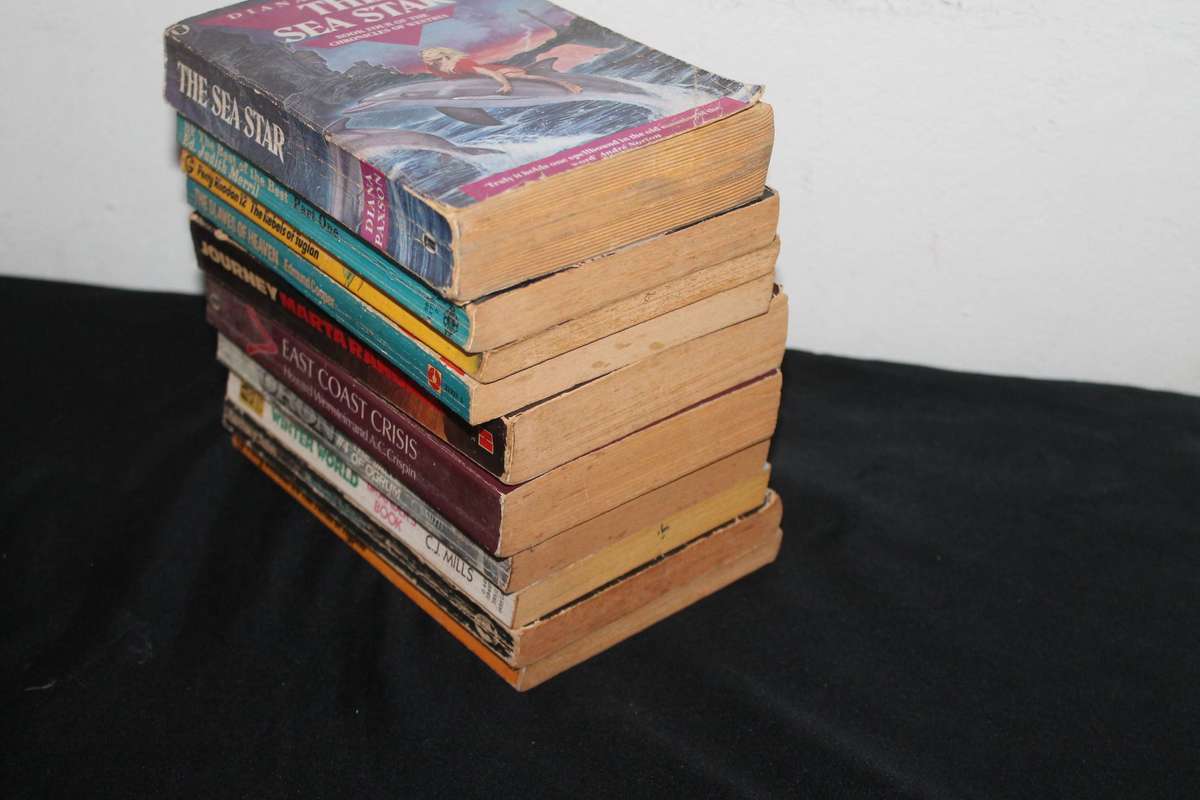 10 Assorted Sci-Fi Books Lot 4