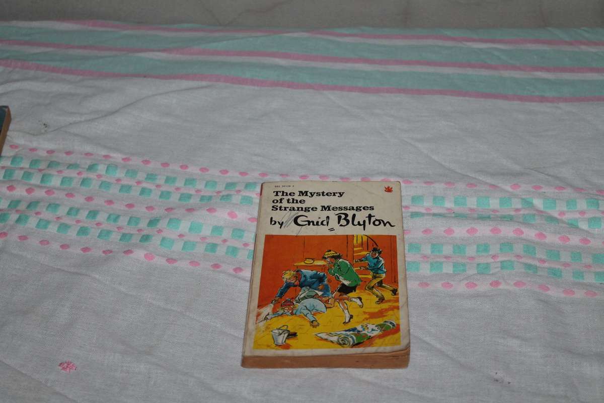 Enid Blyton The Mystery of the strange message