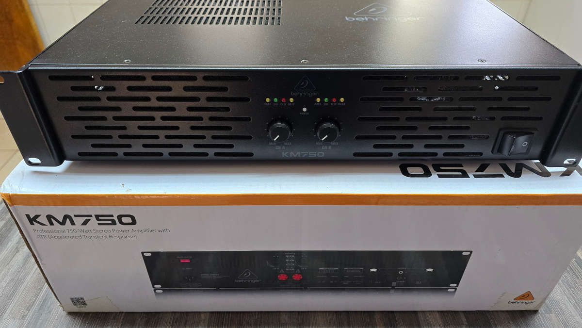 BEHRINGER KM-750 STEREO POWER AMPLIFIER