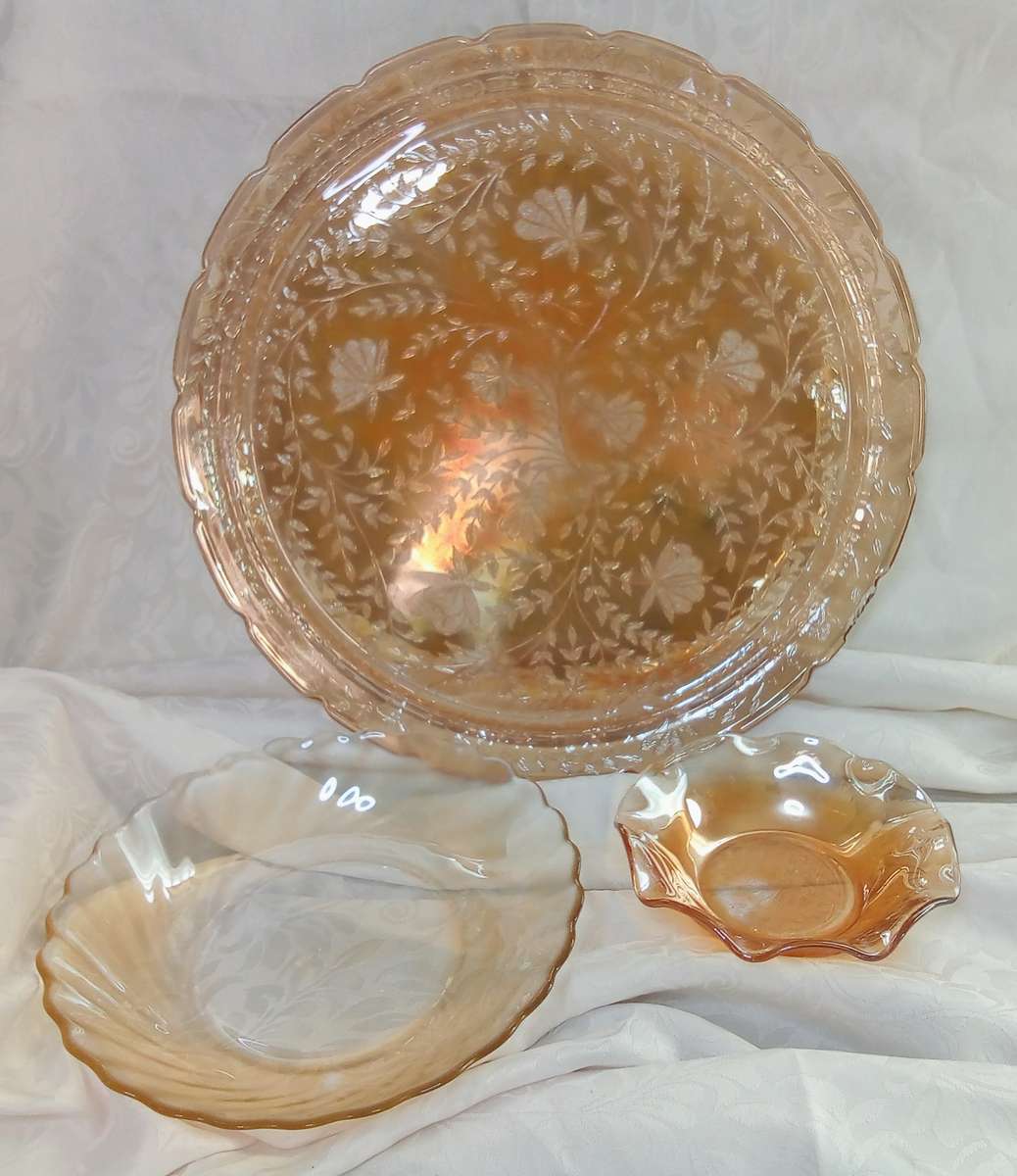 Three pieces of vintage carnival glass