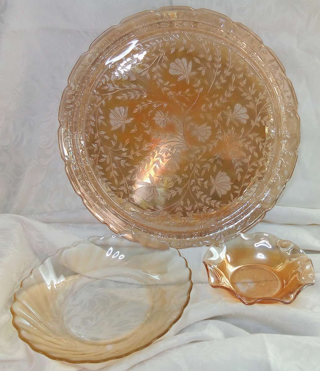 Three pieces of vintage carnival glass