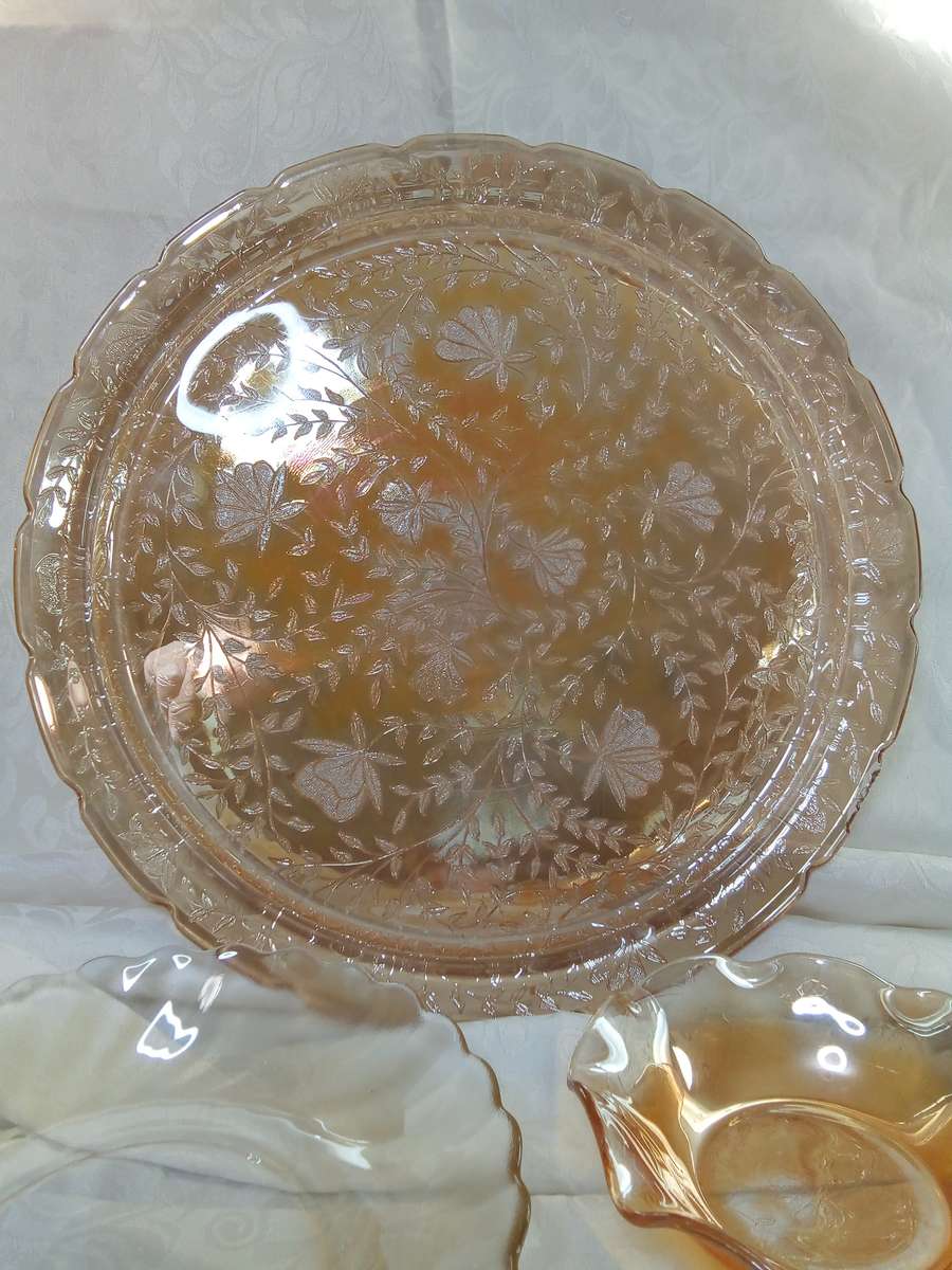Three pieces of vintage carnival glass
