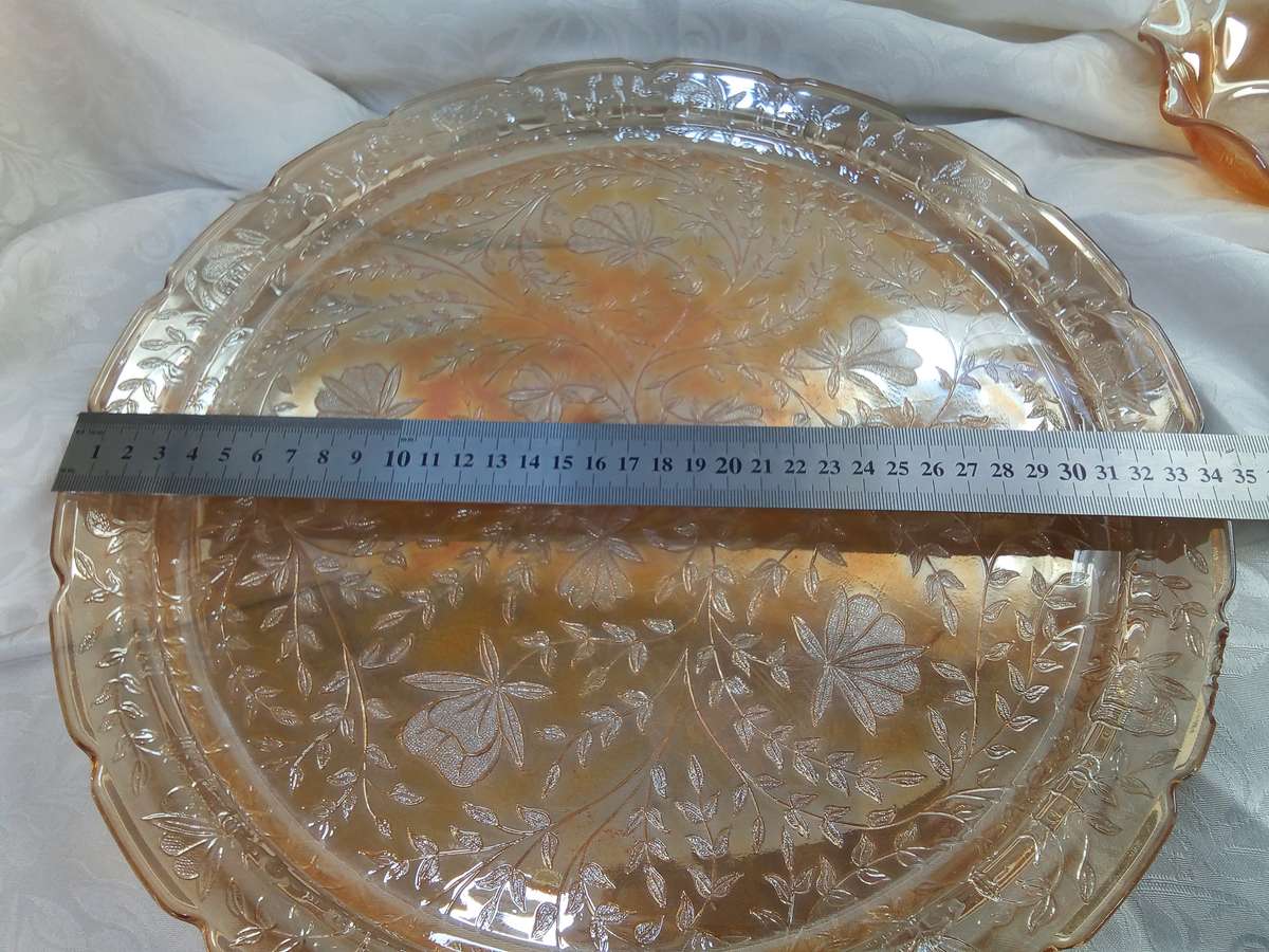 Three pieces of vintage carnival glass