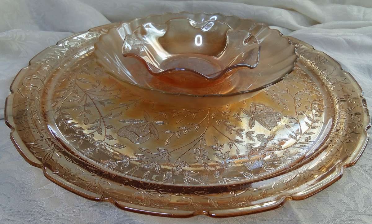 Three pieces of vintage carnival glass