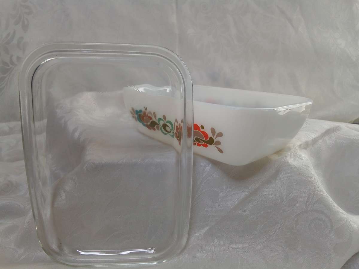 Lovely vintage JAJ Pyrex Carnaby Tempo Milk Glass Butter Dish