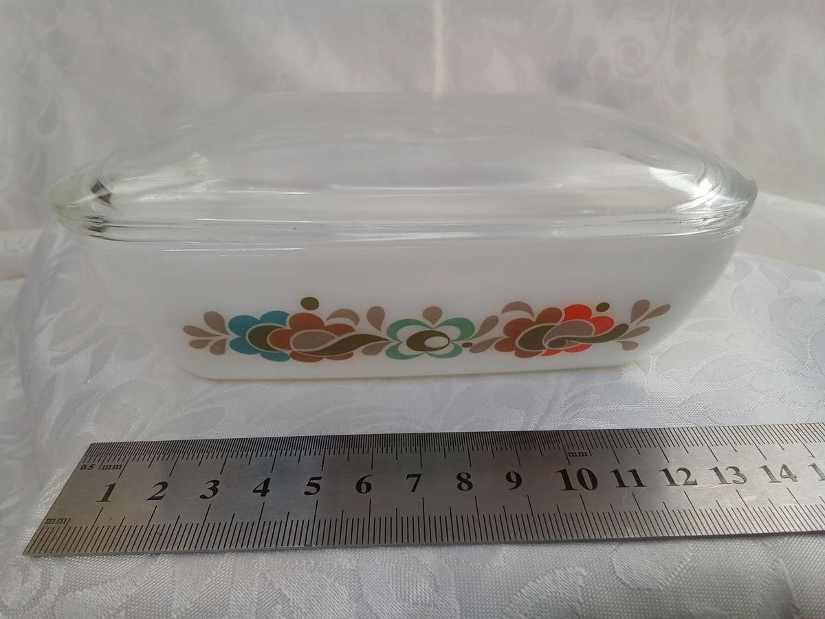 Lovely vintage JAJ Pyrex Carnaby Tempo Milk Glass Butter Dish