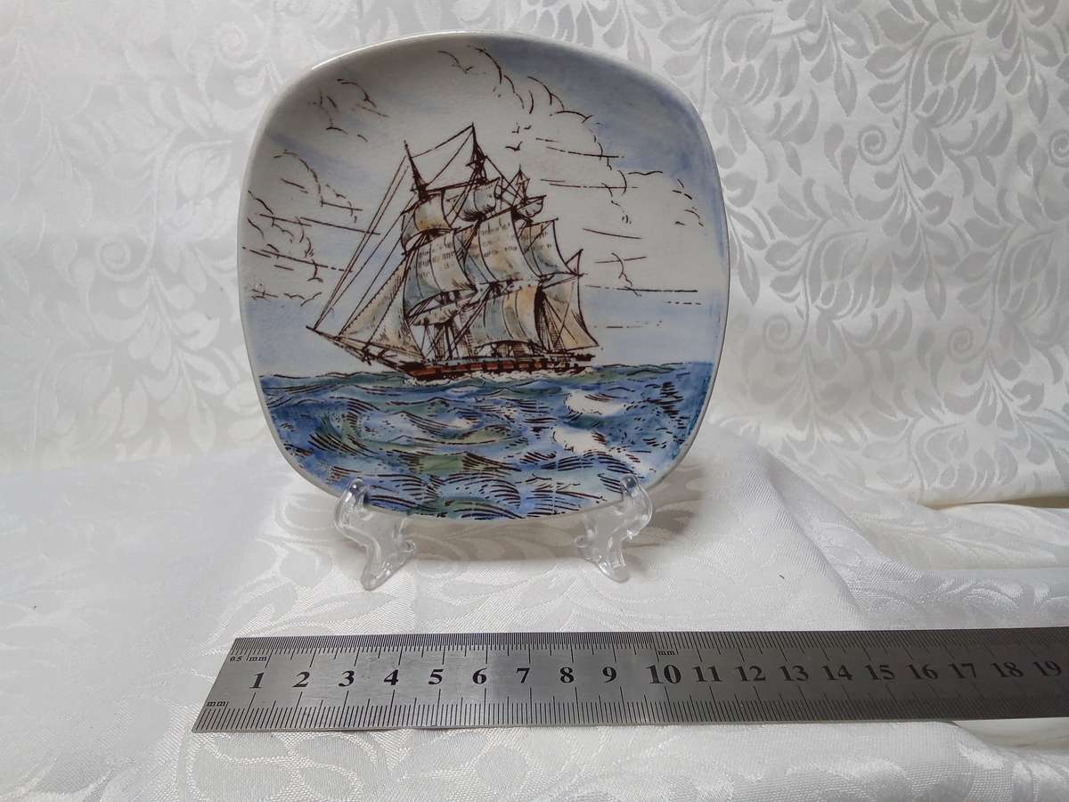 Stunning! Small vintage Drostdy ware plate - rare design