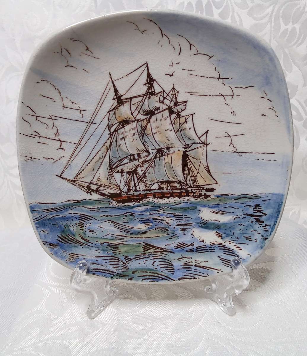 Stunning! Small vintage Drostdy ware plate - rare design