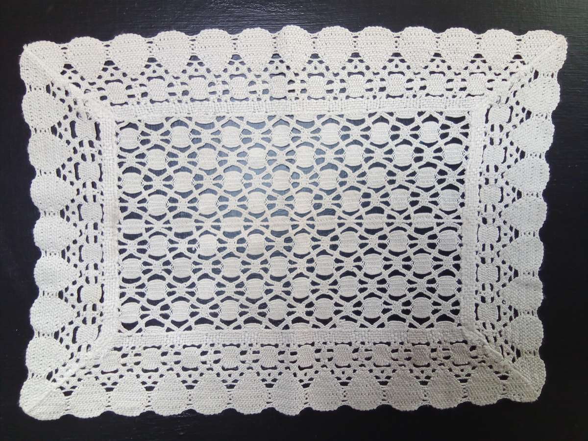 Pretty vintage tray cloth