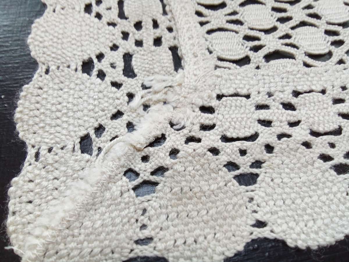 Pretty vintage tray cloth