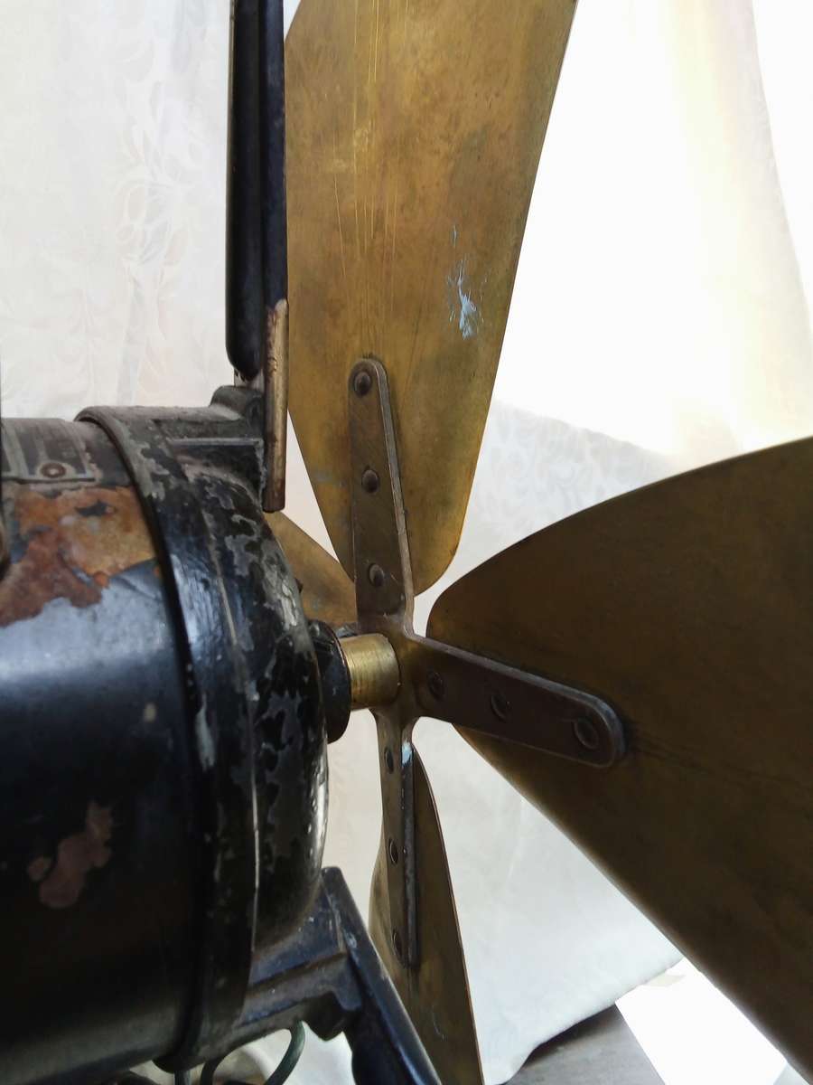 Vintage Century oscillating desk fan model 265 - sadly for parts only