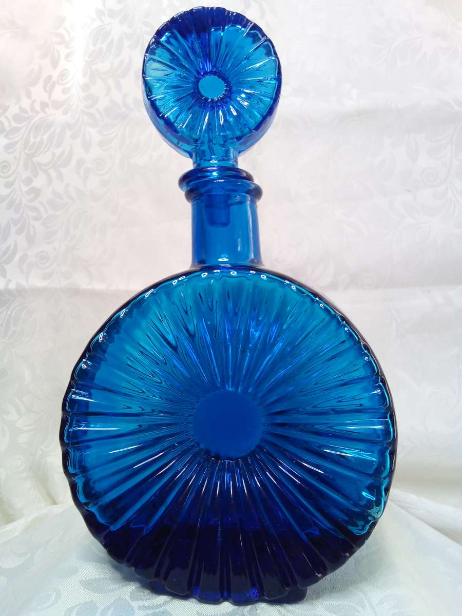 Stunning vintage blue Empoli Italian glass Solar Sun decanter bottle in excellent condition!