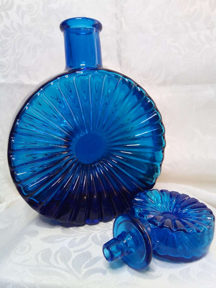 Stunning vintage blue Empoli Italian glass Solar Sun decanter bottle in excellent condition!