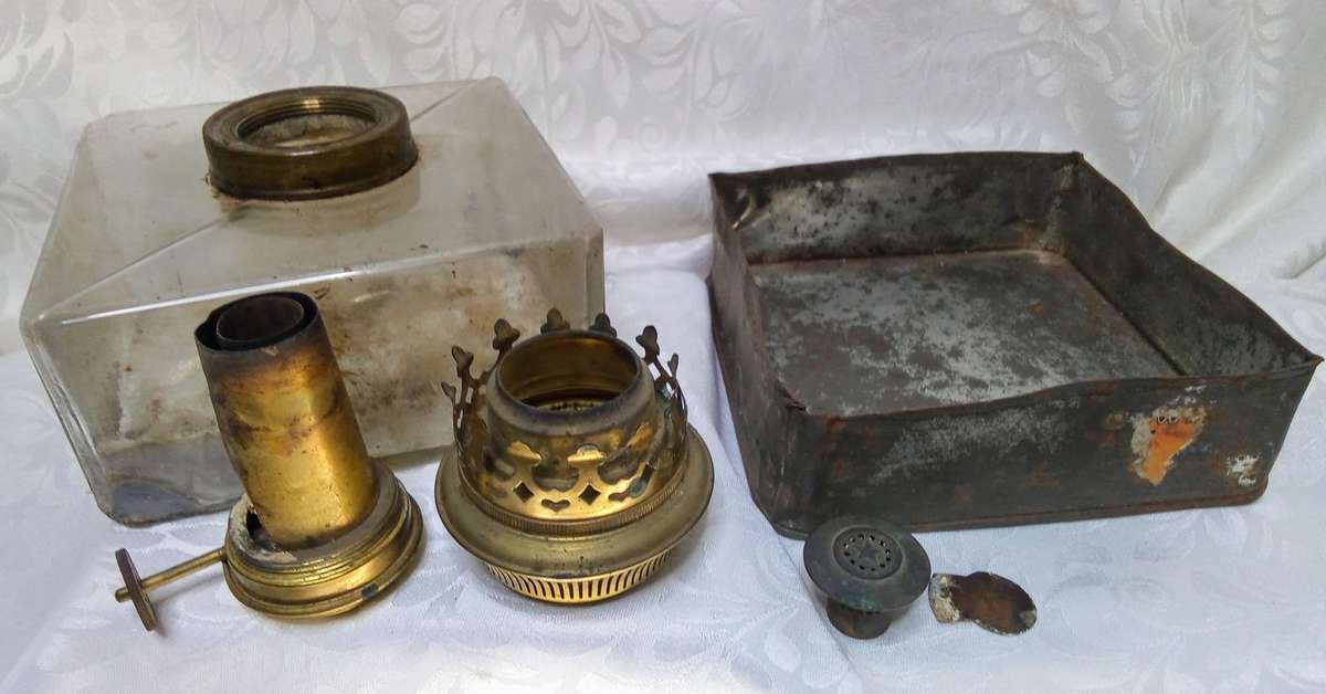 Rare vintage square oil lamp base (That broke my heart)