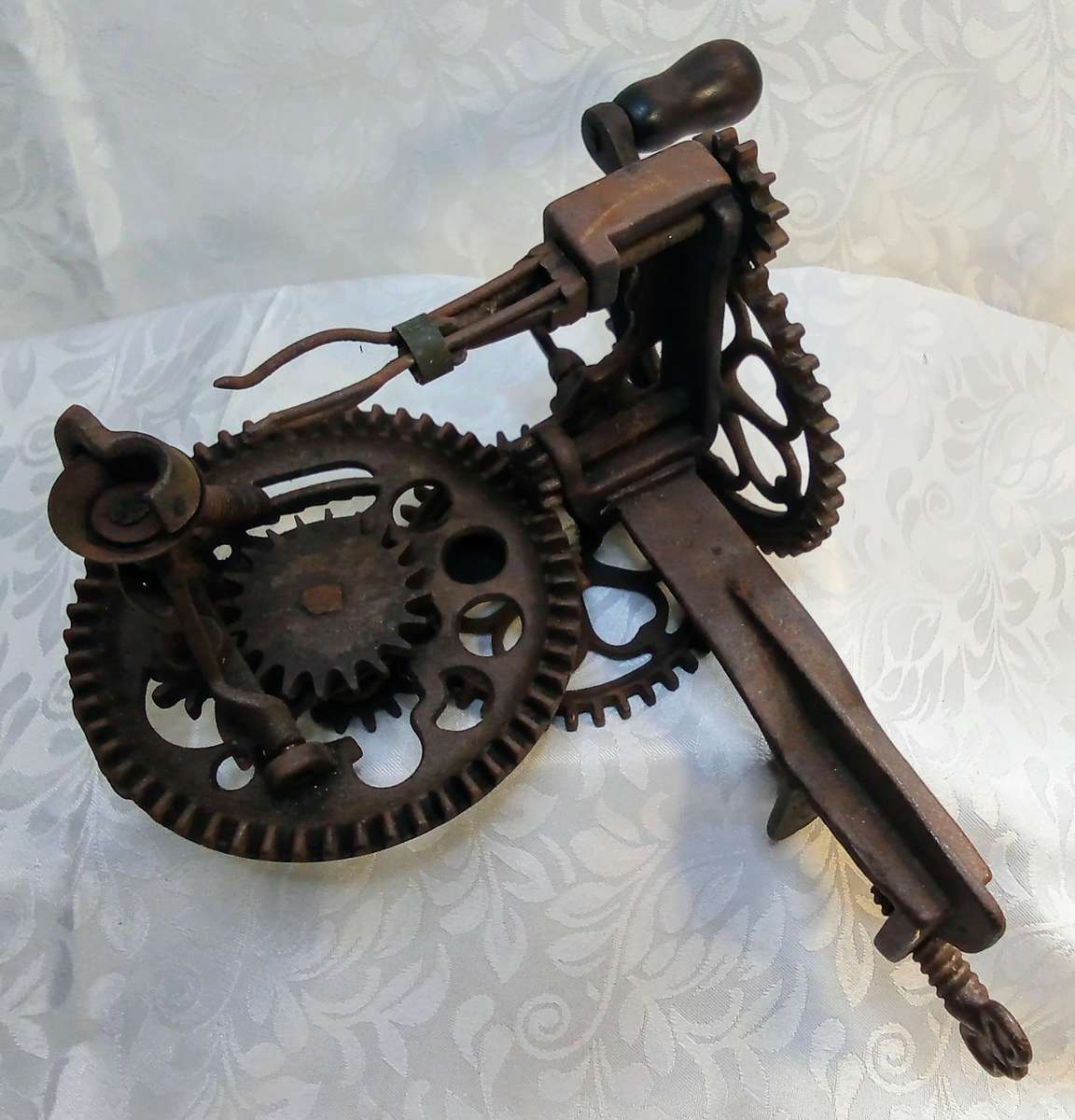 Antique cast-iron SINCLAIR SCOTT Co. BALTIMORE fruit peeler