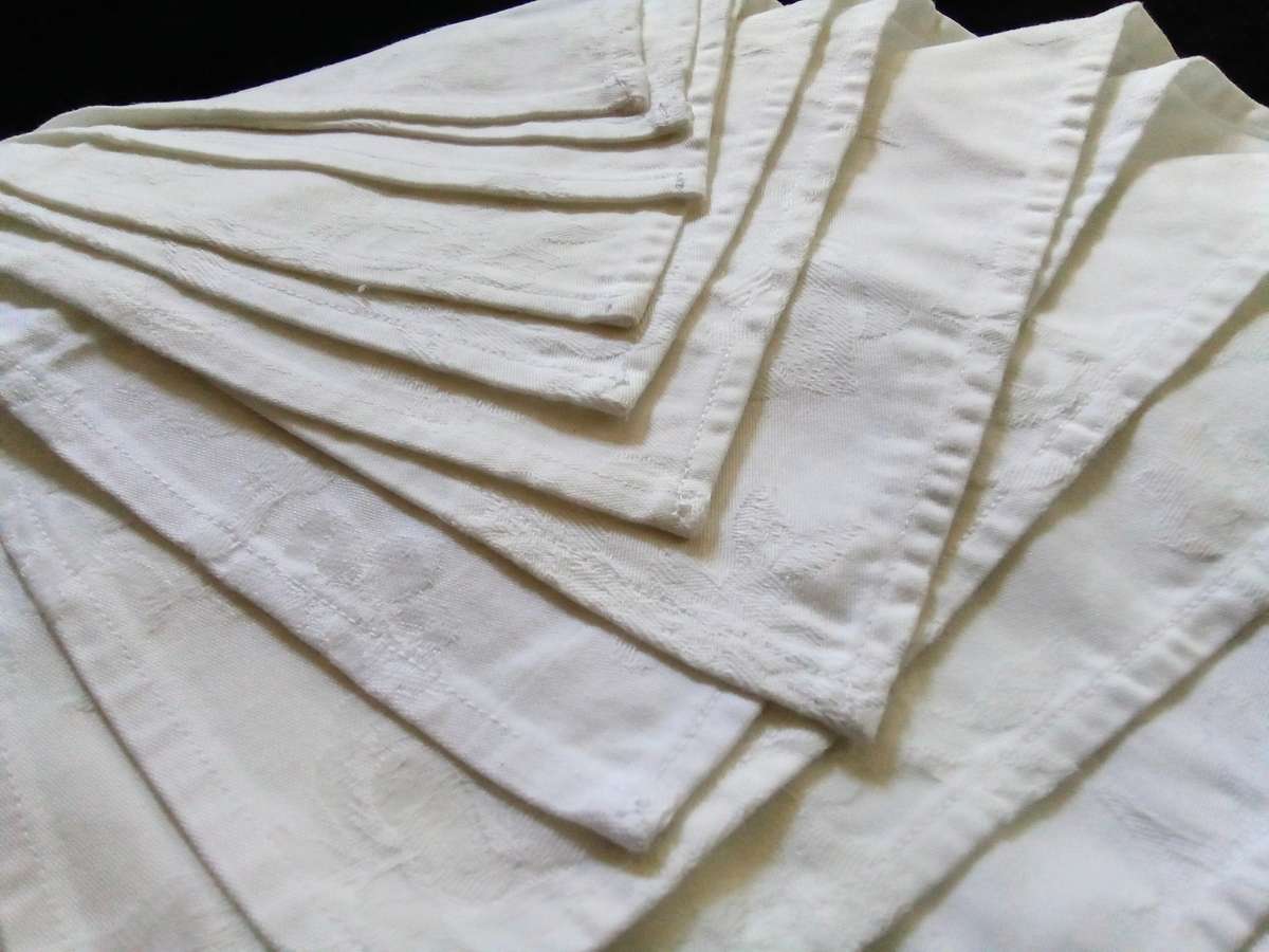 Pretty white damask small serviettes - 13 in total