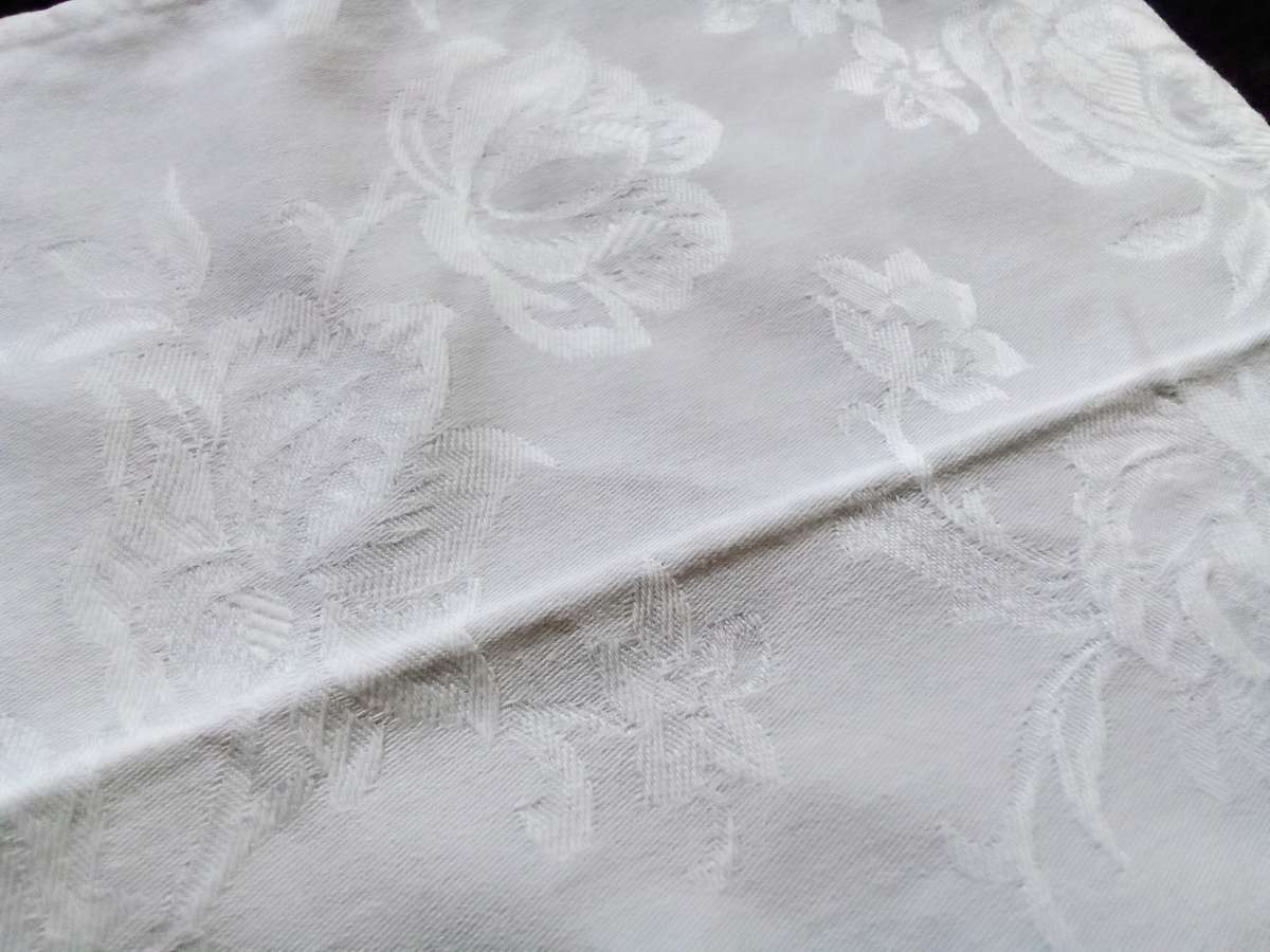 Pretty white damask small serviettes - 13 in total