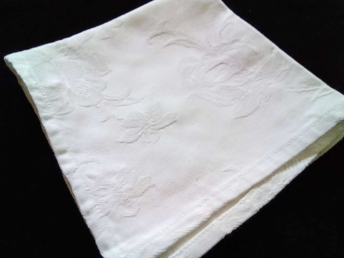 Pretty white damask small serviettes - 13 in total