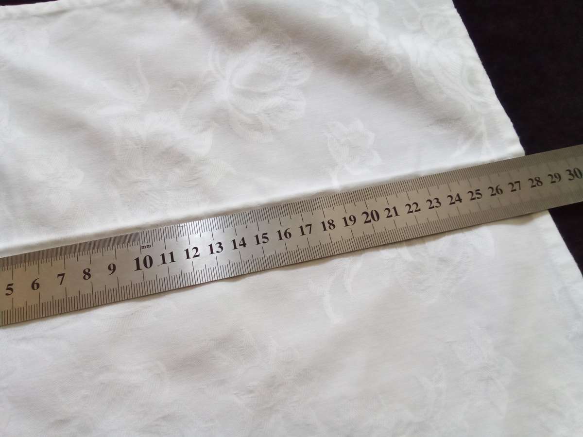 Pretty white damask small serviettes - 13 in total