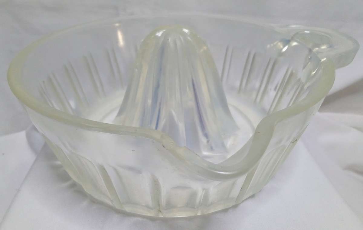 Vintage Fry Heat Resistant UV Reactive Opalescent Glass citrus Juicer