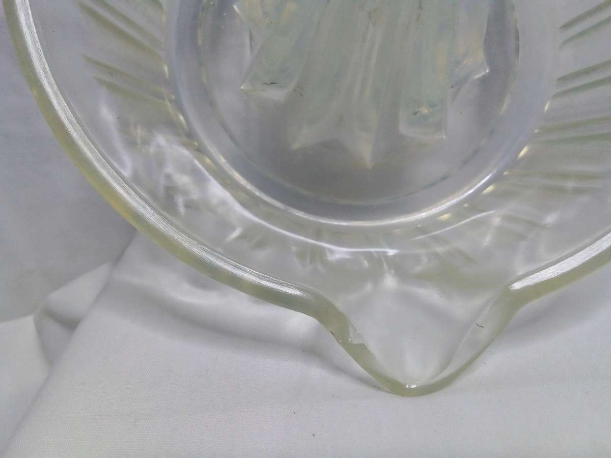 Vintage Fry Heat Resistant UV Reactive Opalescent Glass citrus Juicer