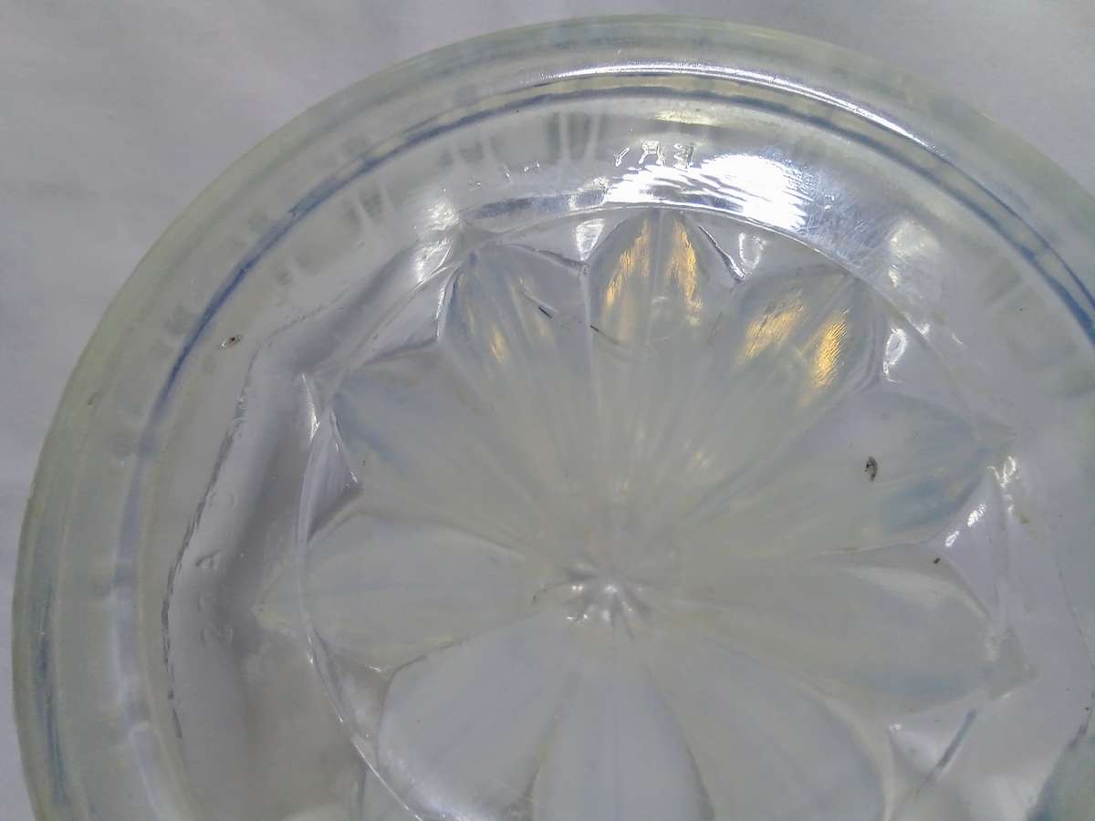 Vintage Fry Heat Resistant UV Reactive Opalescent Glass citrus Juicer