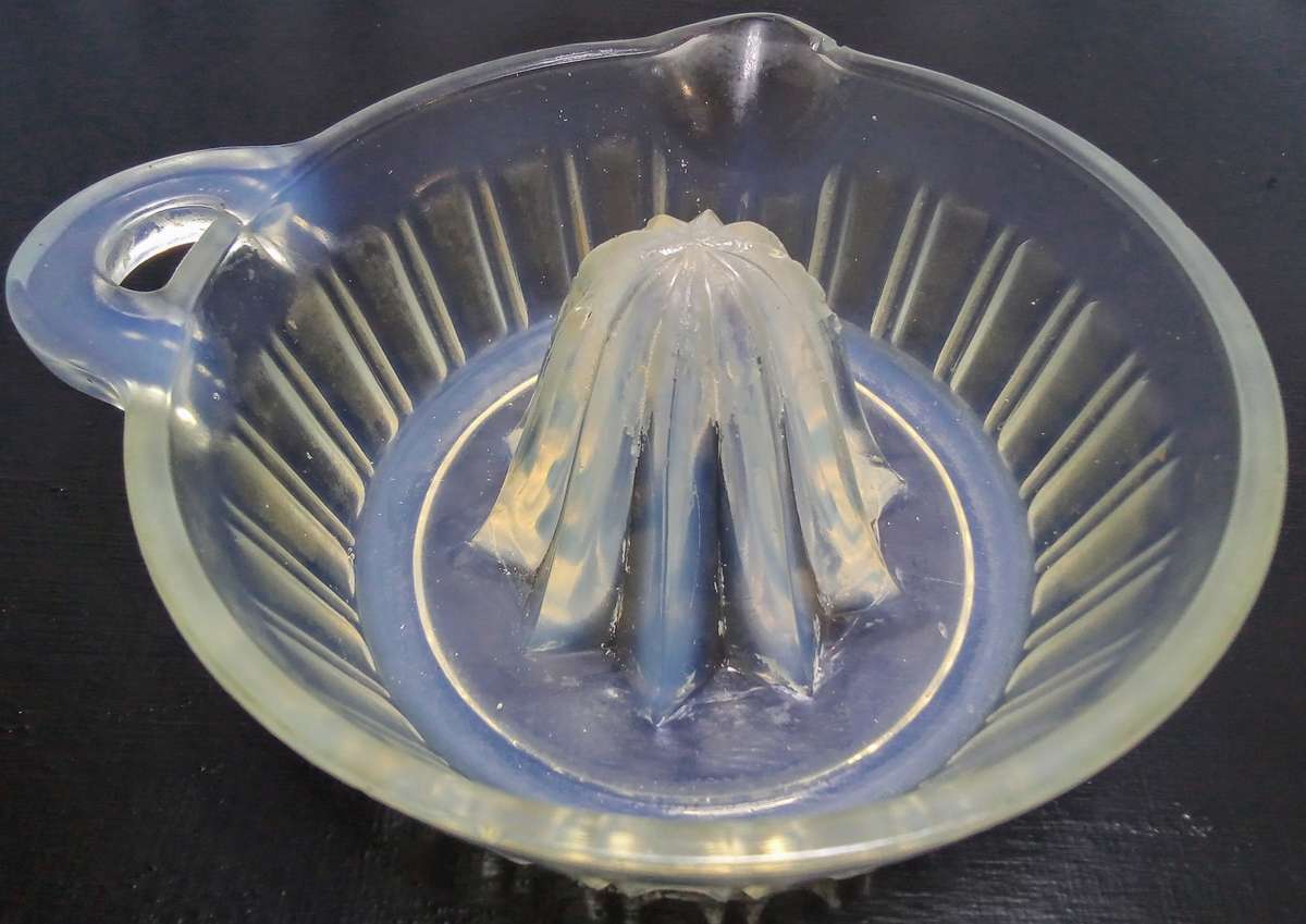 Vintage Fry Heat Resistant UV Reactive Opalescent Glass citrus Juicer