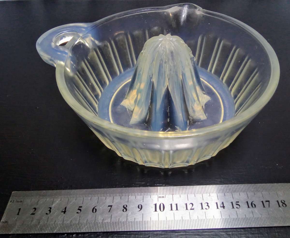 Vintage Fry Heat Resistant UV Reactive Opalescent Glass citrus Juicer