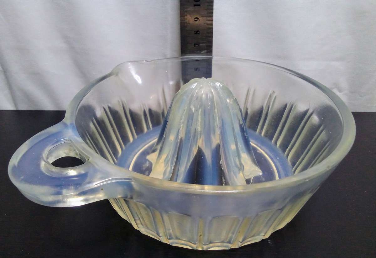 Vintage Fry Heat Resistant UV Reactive Opalescent Glass citrus Juicer