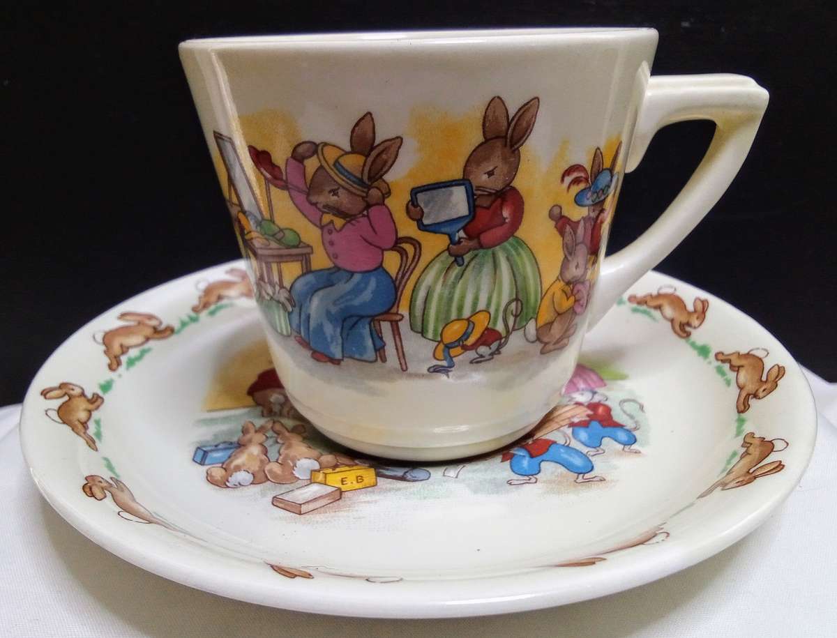 Stunning Royal Doulton Bunnykins teacup and saucer
