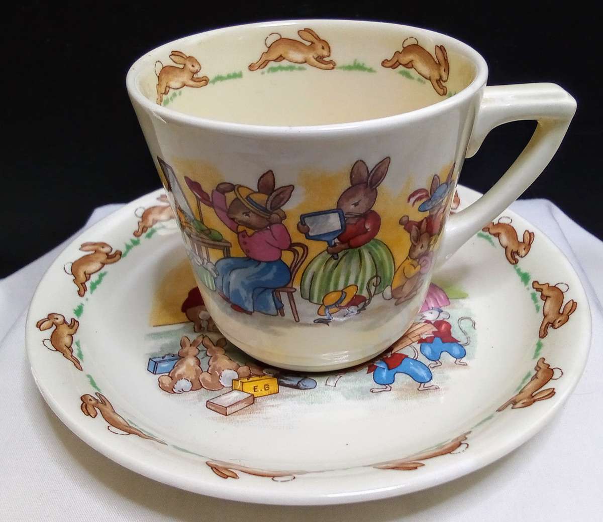 Stunning Royal Doulton Bunnykins teacup and saucer