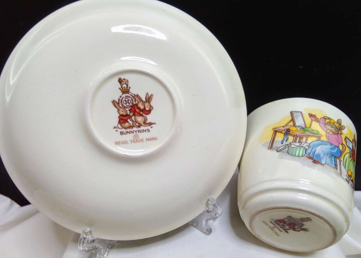Stunning Royal Doulton Bunnykins teacup and saucer