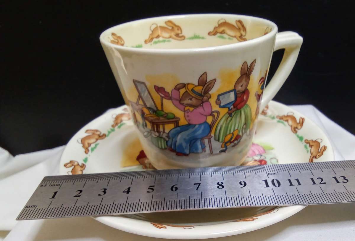 Stunning Royal Doulton Bunnykins teacup and saucer