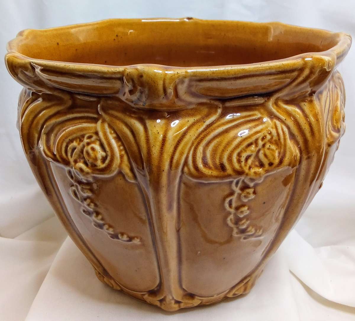 Gorgeous majolica style vintage planter