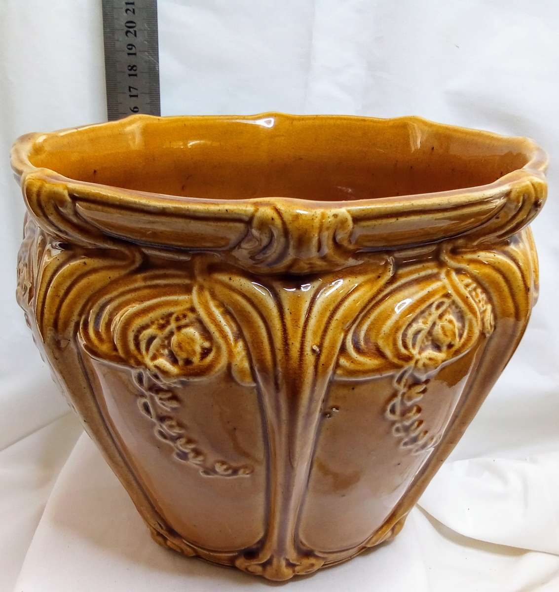 Gorgeous majolica style vintage planter
