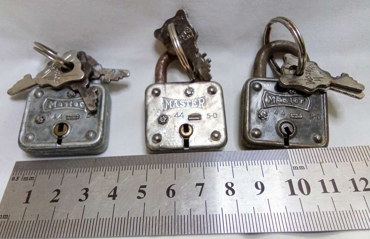 Lot of 3 Vintage NOS Master Little Giant 44 5-D Padlock with Keys