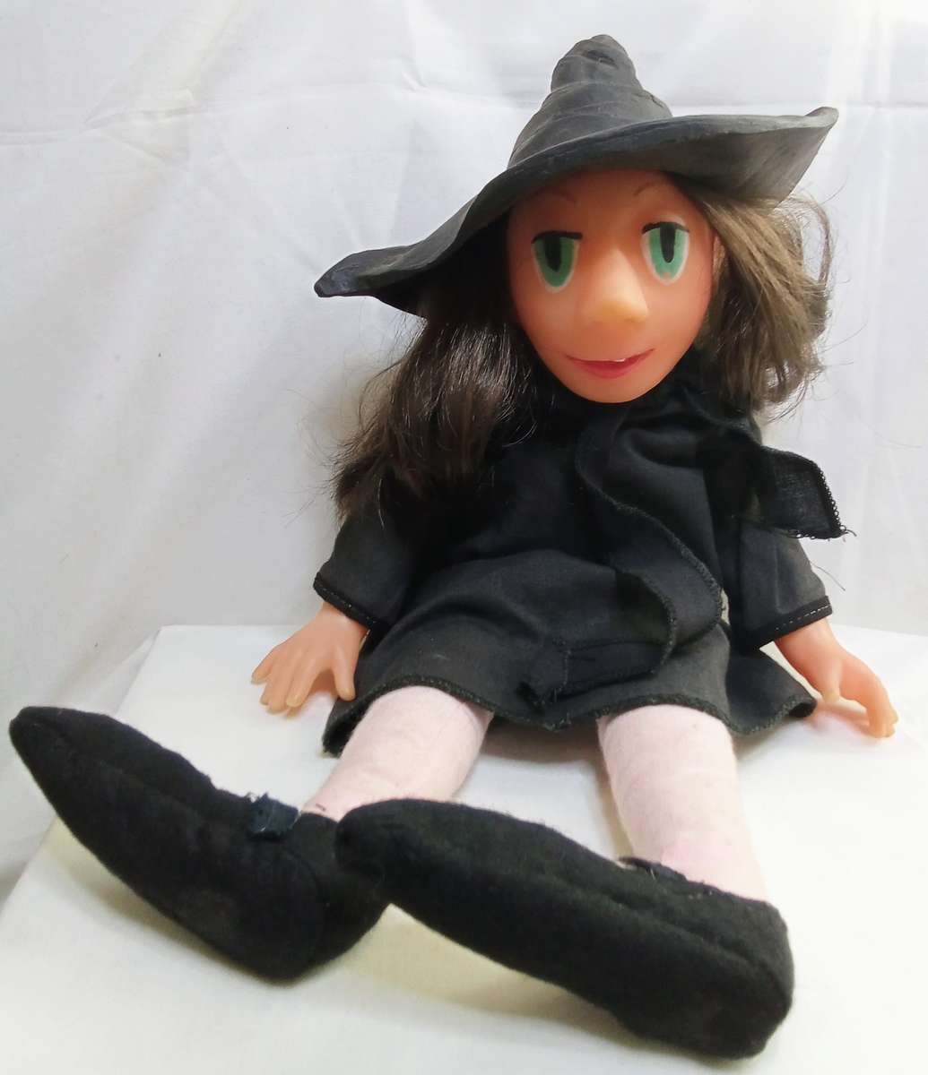 Beautiful "Liewe Heksie" doll in excellent condition