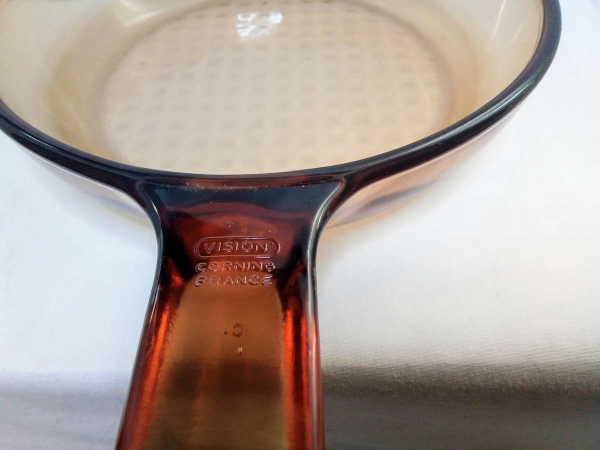 Corning ware Visions 7 Inch (17cms) frying pan/skillet waffle bottom