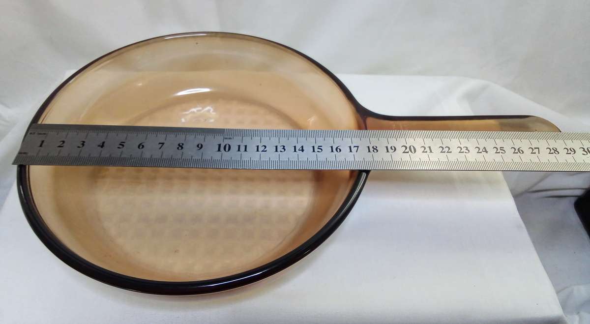 Corning ware Visions 7 Inch (17cms) frying pan/skillet waffle bottom