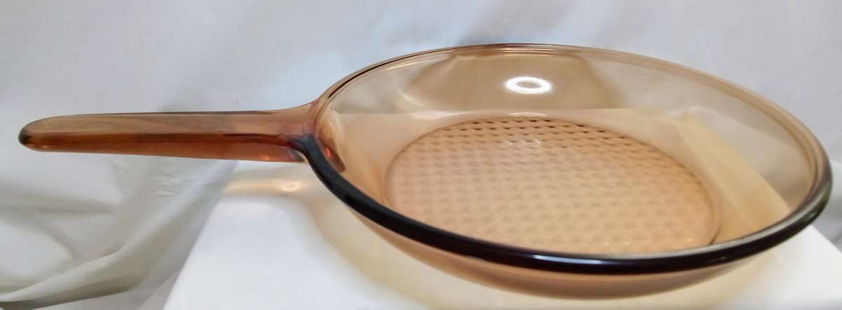 Corning Ware Visions 15 Inch (about 39cms) frying pan/ skillet waffle bottom