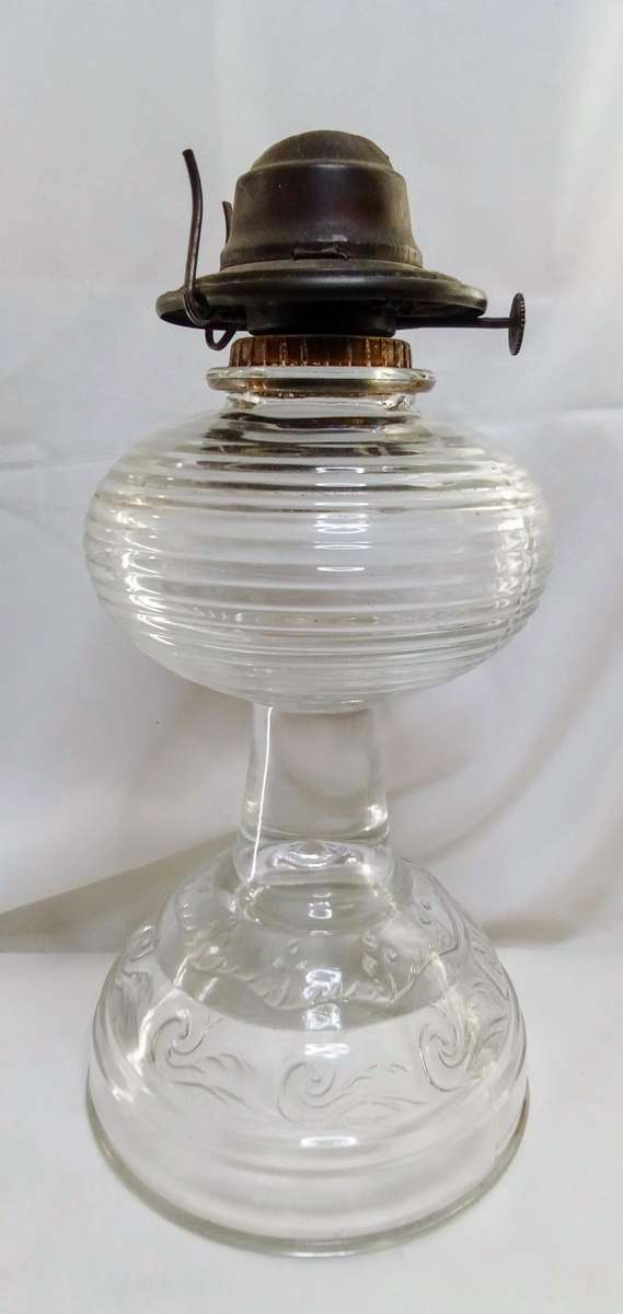 Beautiful vintage "beehive & scroll" glass oil lamp