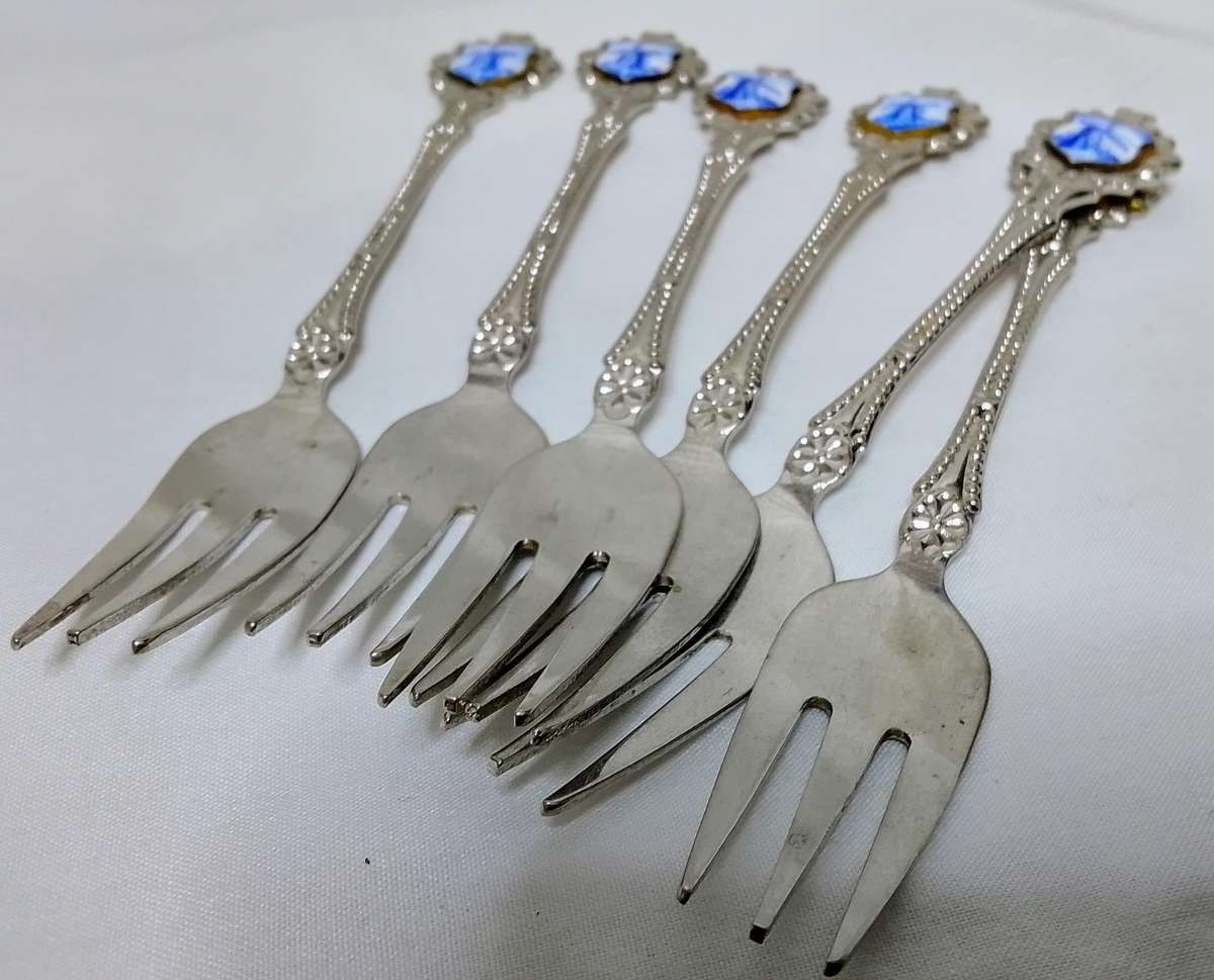 Six lovely cake forks