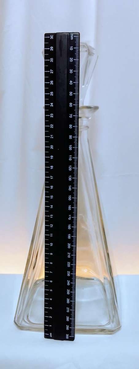 Lovely decanter in excellent condition