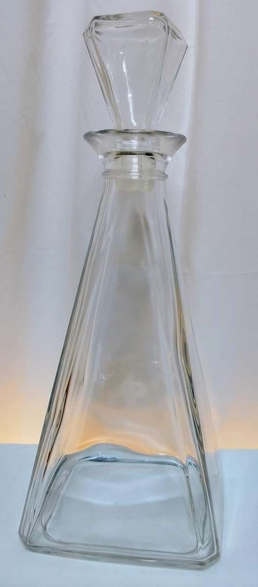 Lovely decanter in excellent condition