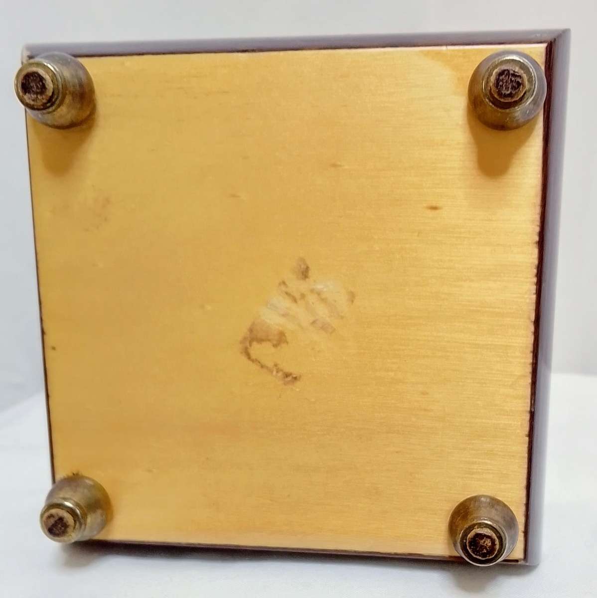 Lovely vintage wooden inlaid trinket box