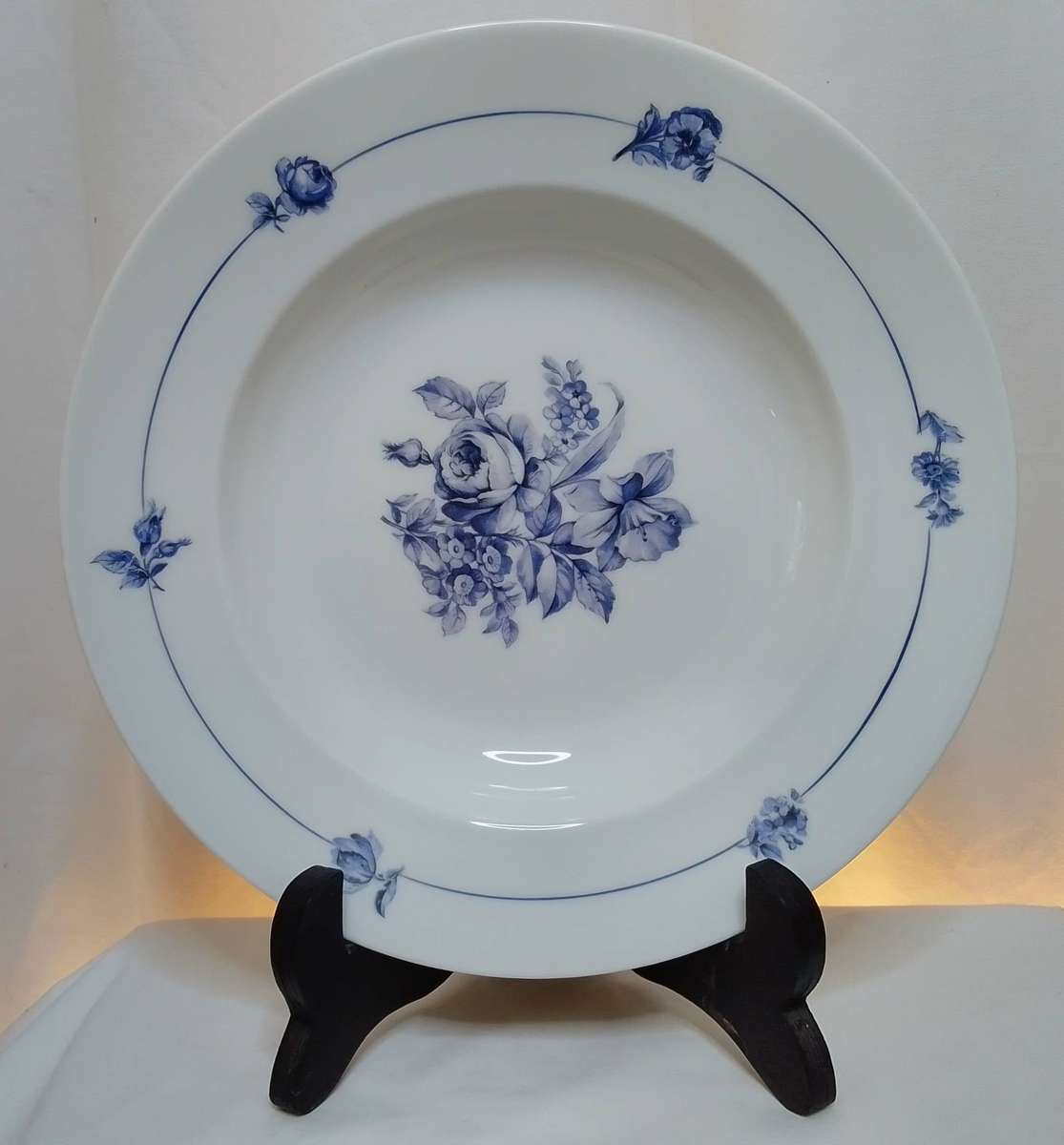 One vintage Vista Alegre soup plate (Portugal)