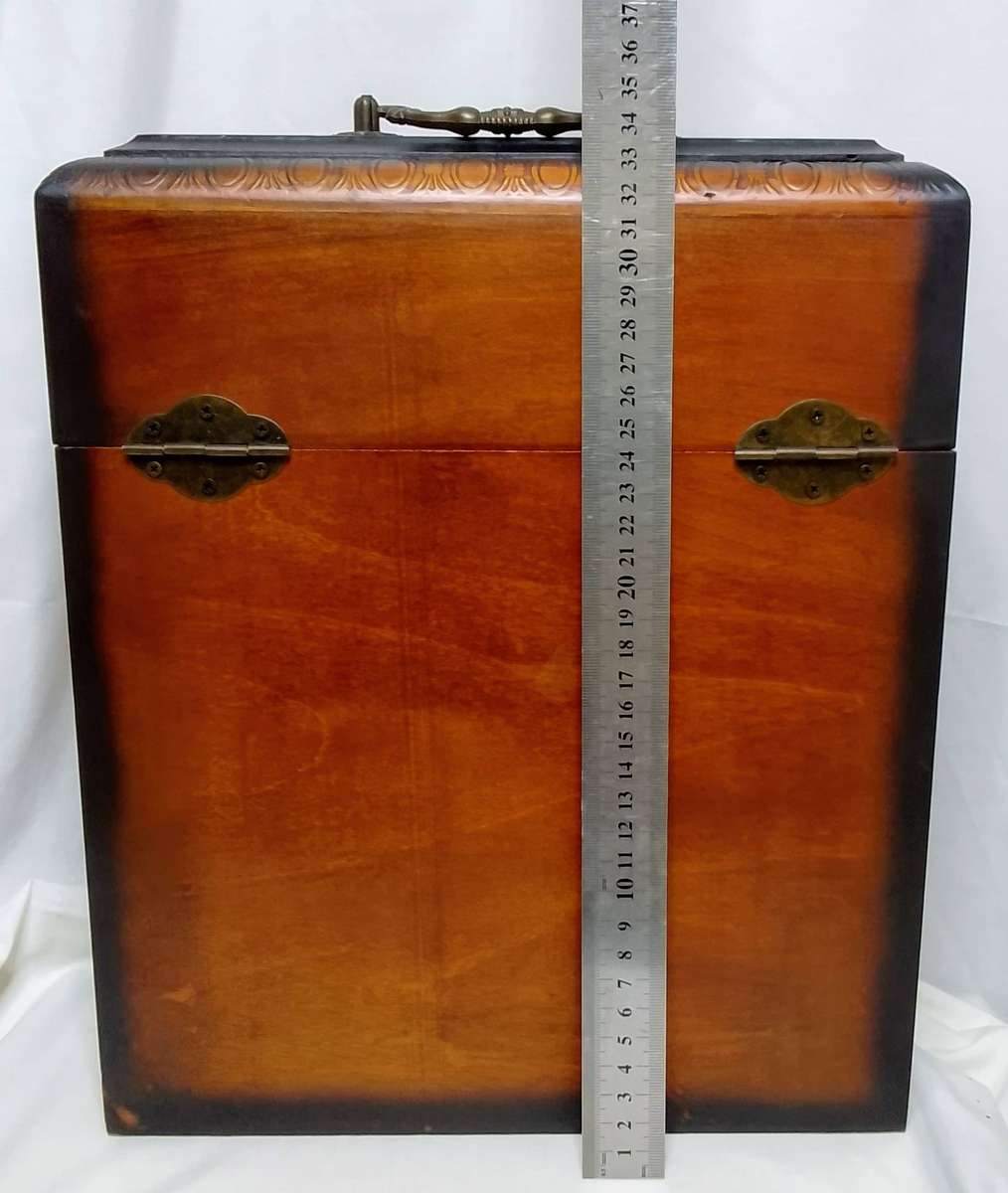 Lovely vintage double wine box