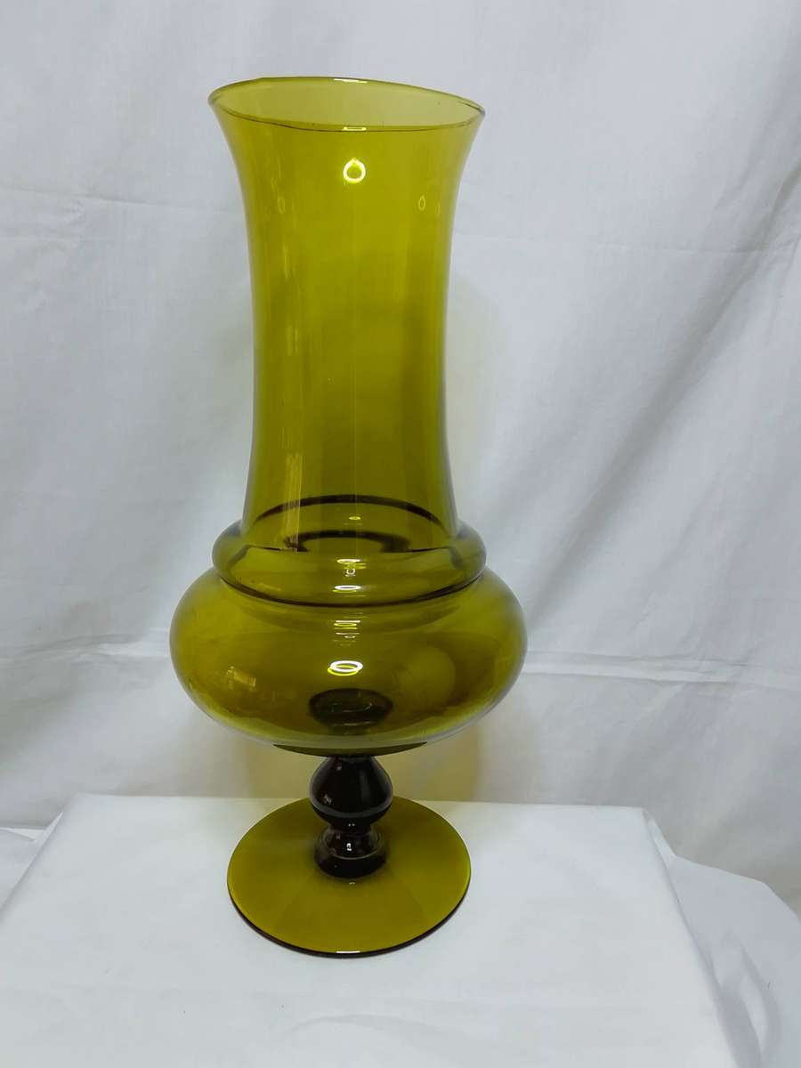 Beautiful vintage Scandinavian green glass vase
